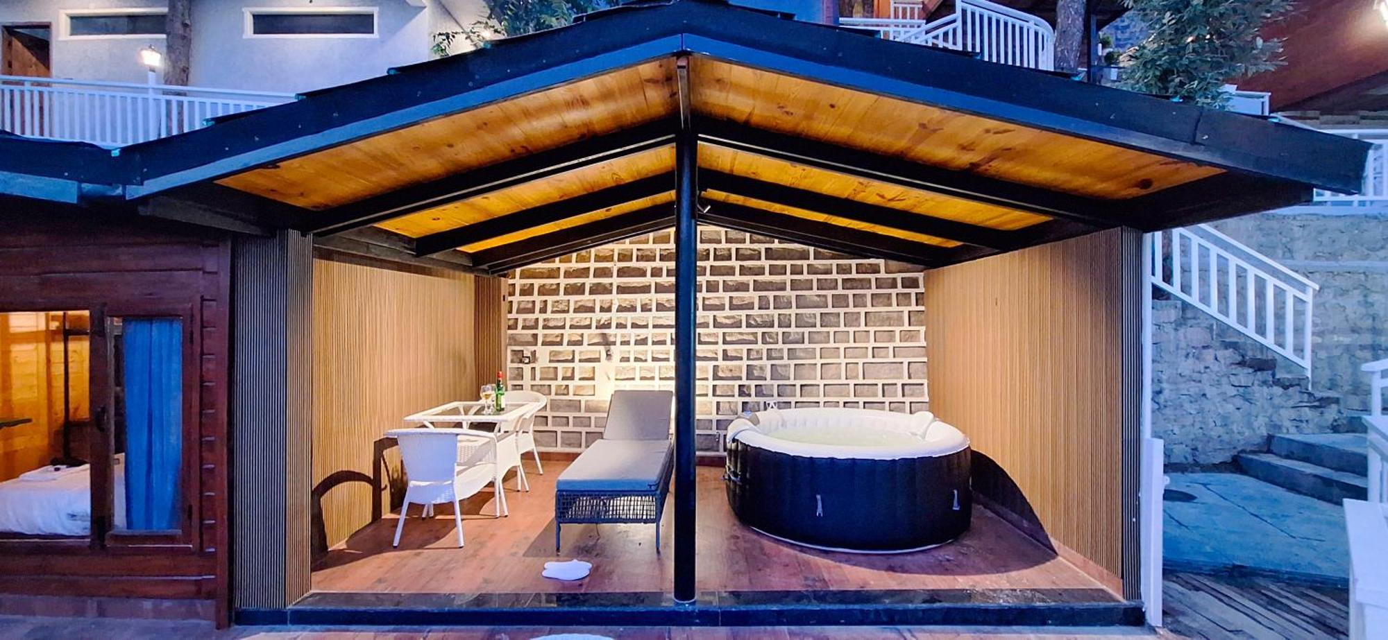 Koro Treehouse Luxury Wooden And With Private Pool Homestay Kasauli