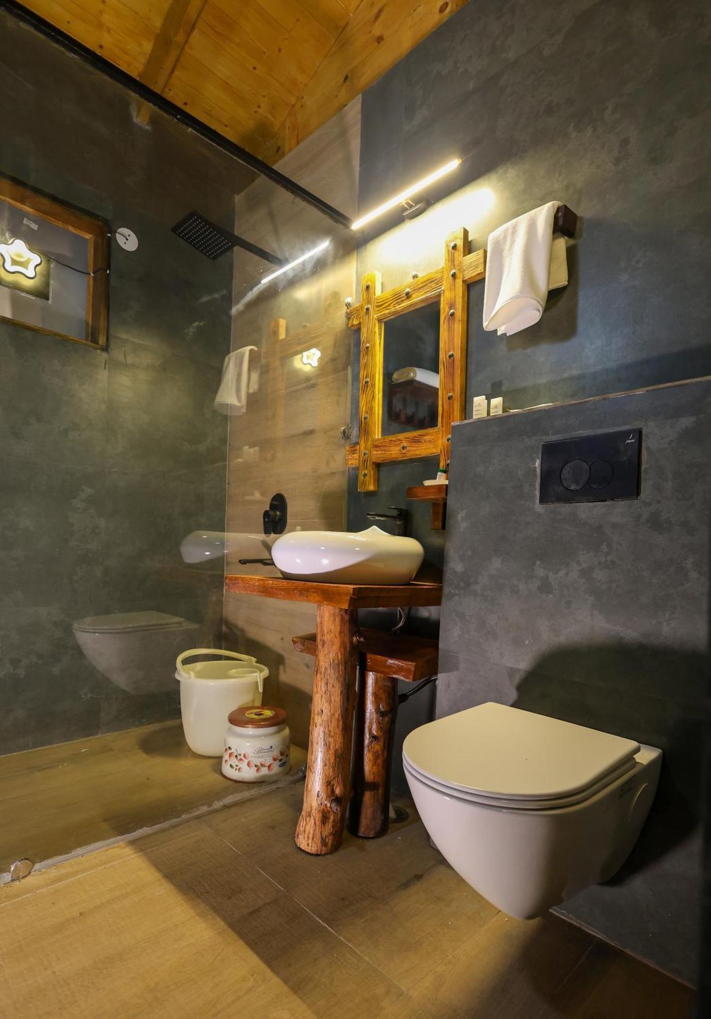 Koro Treehouse Luxury Wooden And With Private Pool Homestay *
