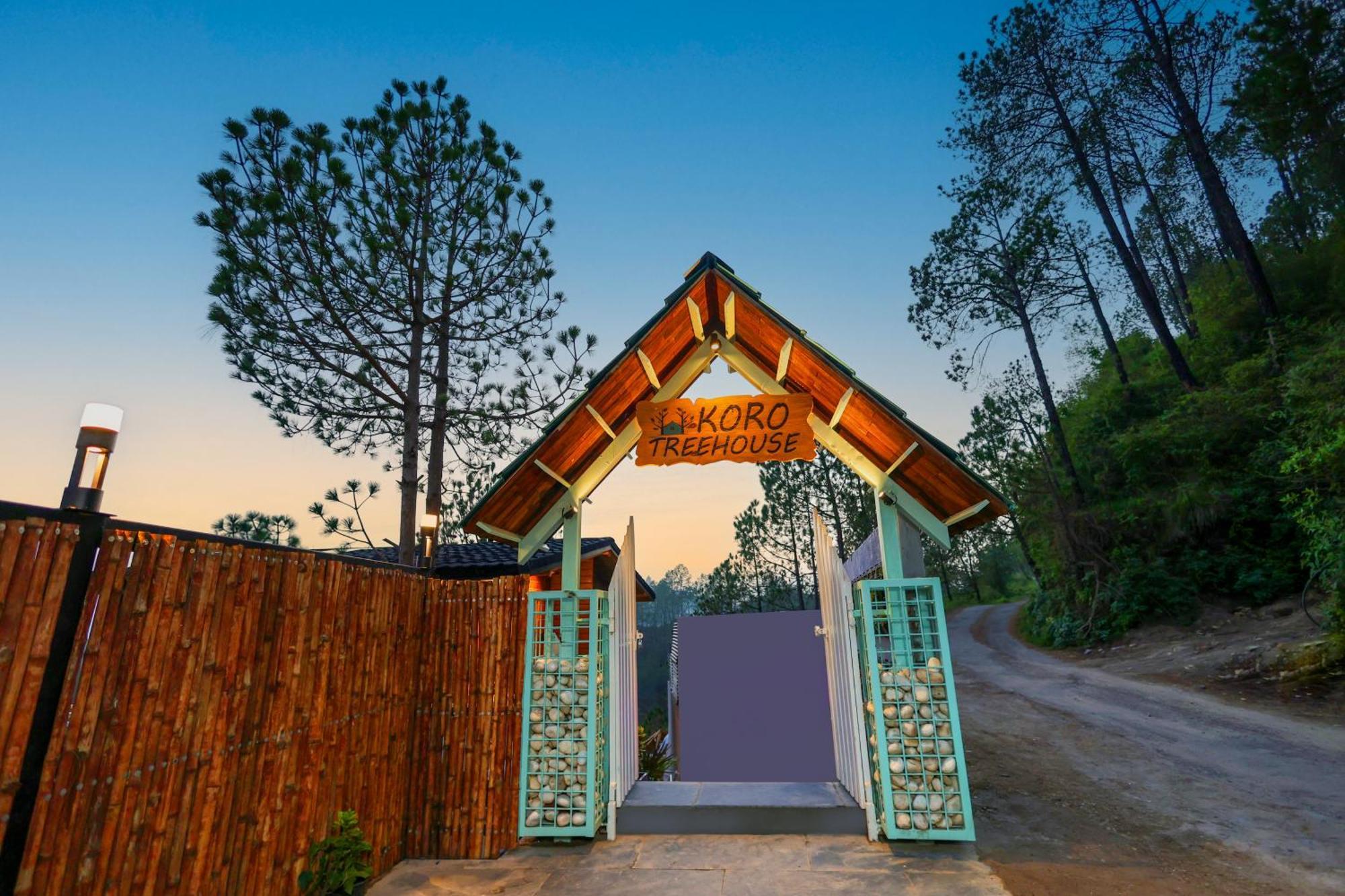 Koro Treehouse Luxury Wooden And With Private Pool Homestay Kasauli