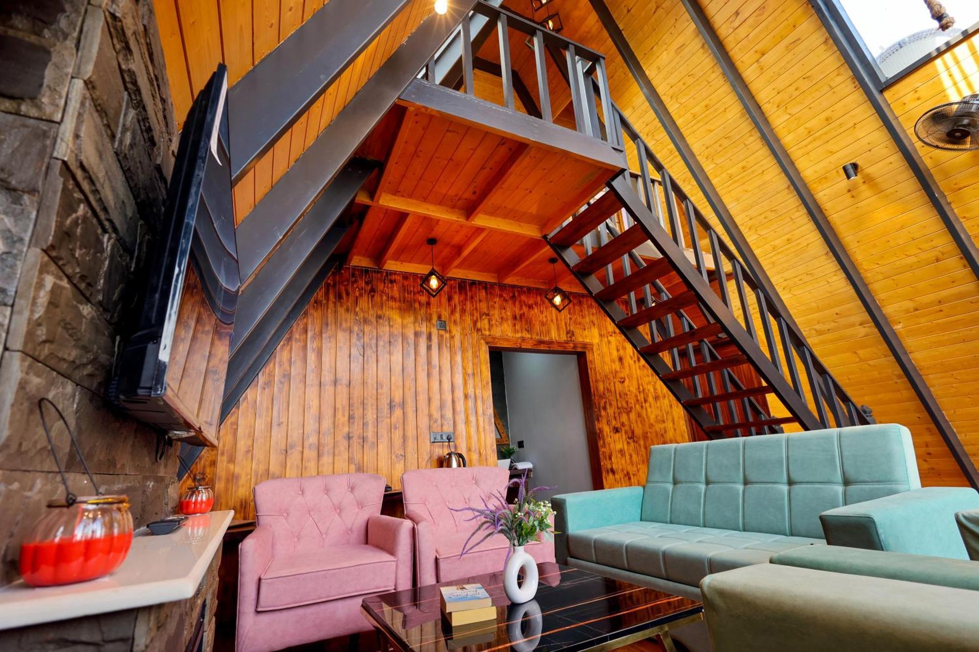Koro Treehouse Luxury Wooden And With Private Pool Homestay Kasauli