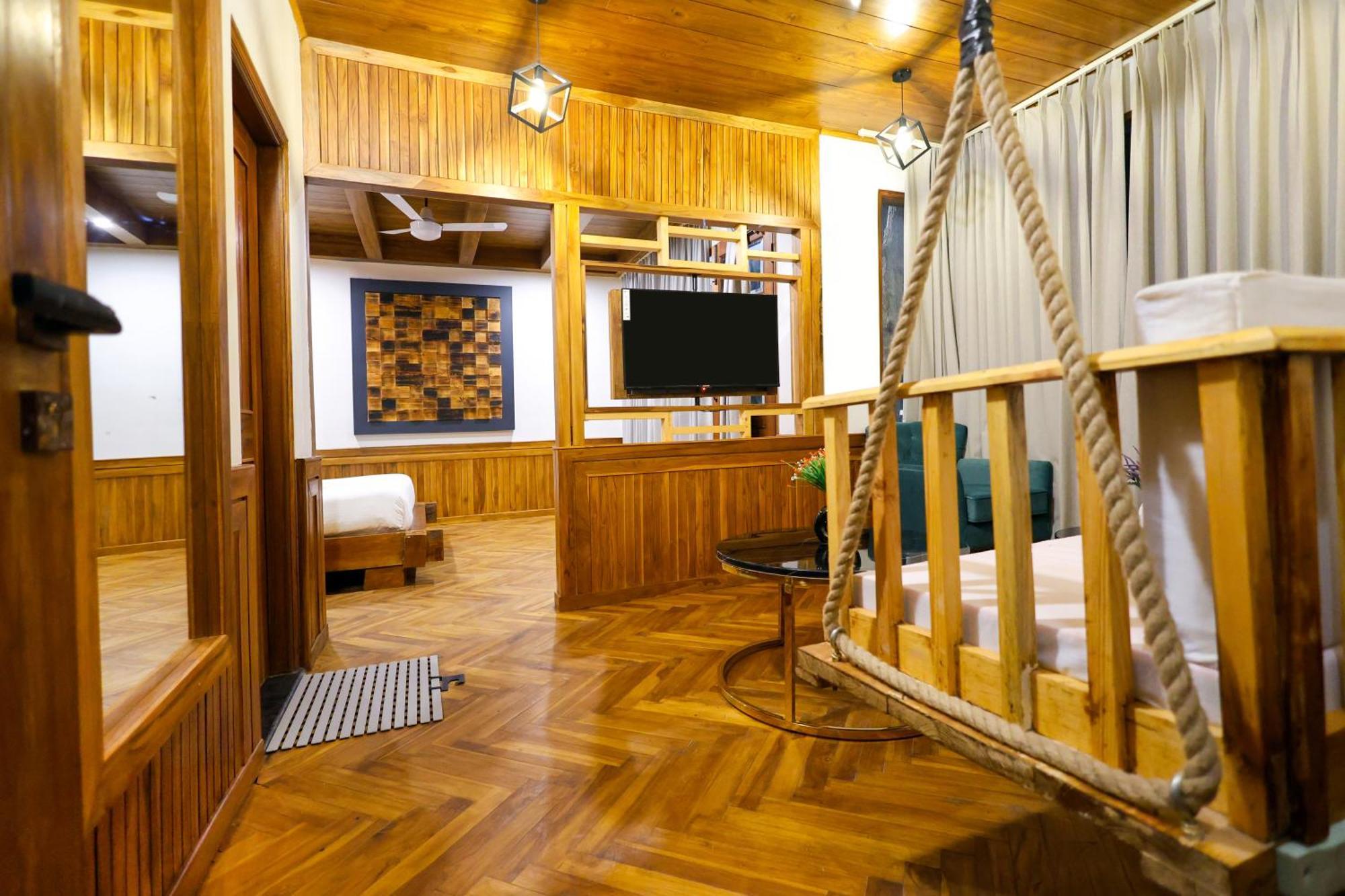 Koro Treehouse Luxury Wooden And With Private Pool